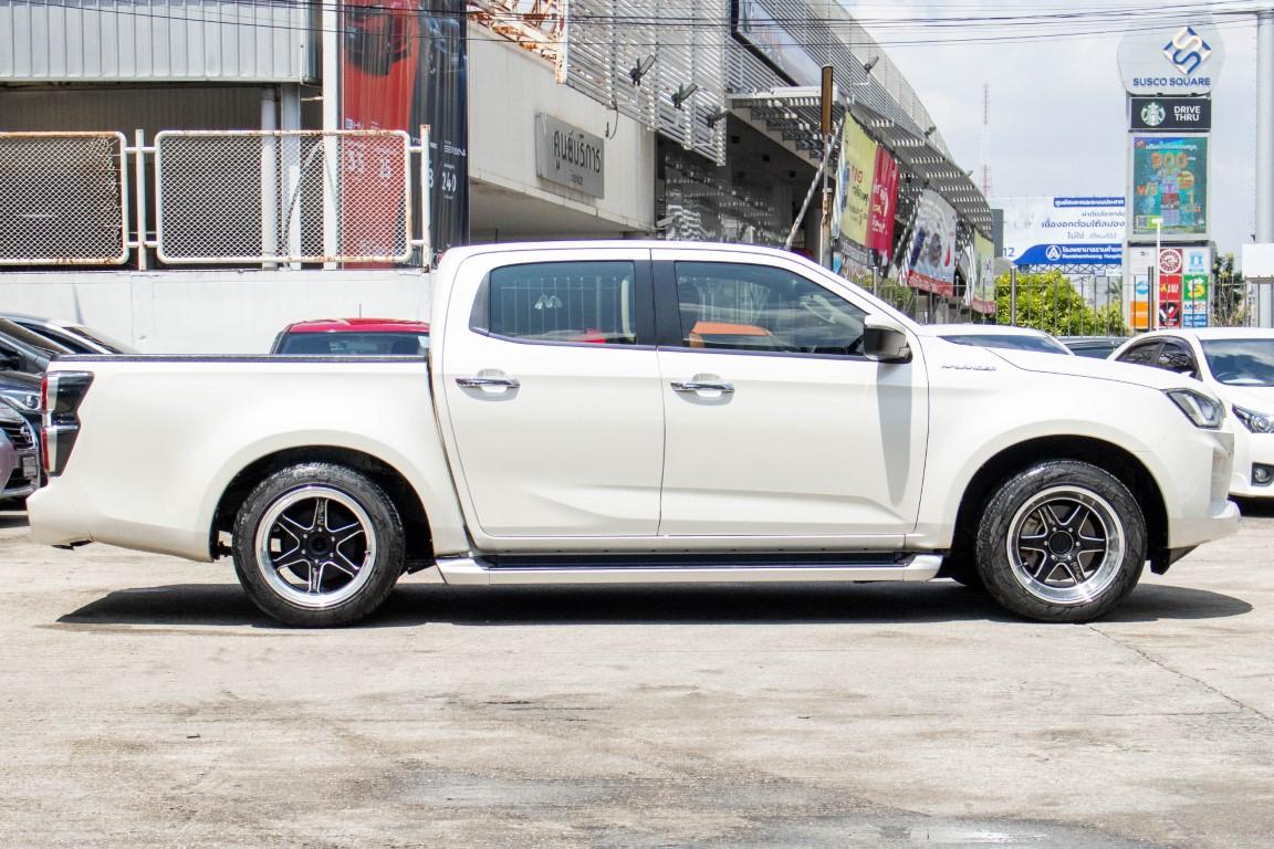 Isuzu Dmax Cab4 Hilander 1.9 L DA M/T 2020 *SK2027*